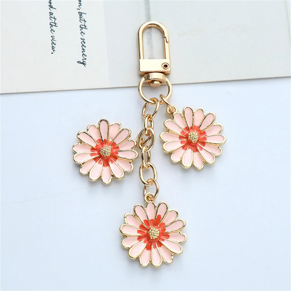 Милый брелок в виде ромашки — фото 8