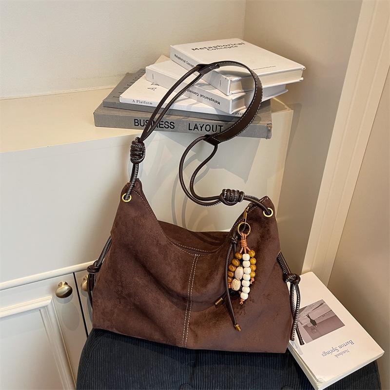 

Autumn fashionable large-capacity underarm messenger bag women s bag new matte tote bag trendy versatile shoulder bag