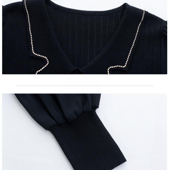 Stylish Loose Fit V-Neck Knit Top for Summer Stitching, Comfortable and Age-Reducing
