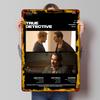 Poster Targhetta in Latta True Detective Arte da Parete Personalizzata Segni Metallici Retrò Vintage per Man Cave Decorazioni per Stanza Decorazione Camera da Letto