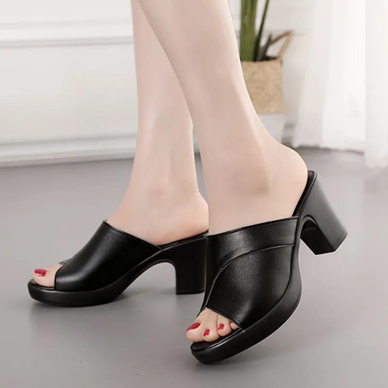 2026 Slippers Women Summer Wear Women's Sandals 2020 New Fashion Wild Slope with Non-slip Thick Heel Women Sandals and Slippers