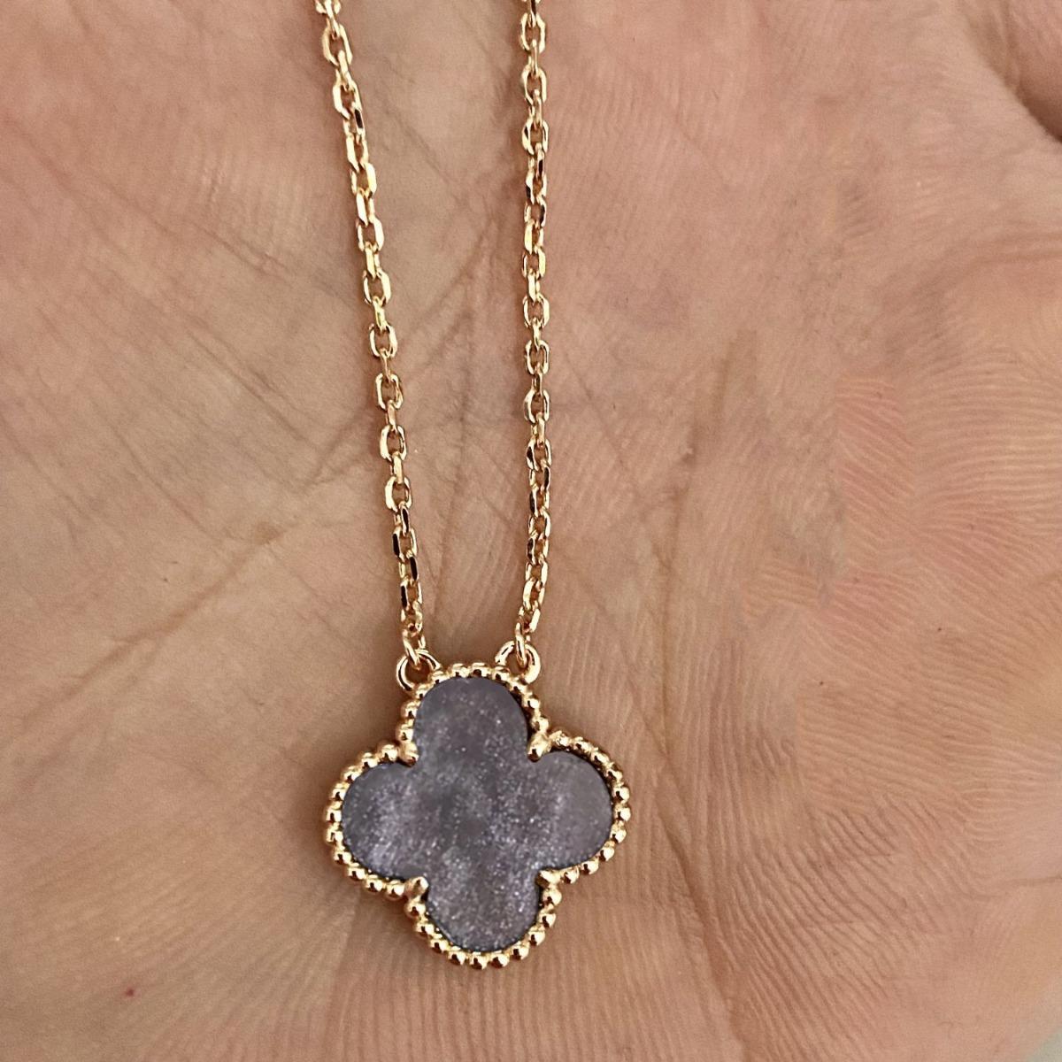 

Модное ожерелье с четырехлистным клевером, женская счастливая трава, двухсторонний перламутровый кулон, не теряет цвет, старшая цепочка с чувством ключицы