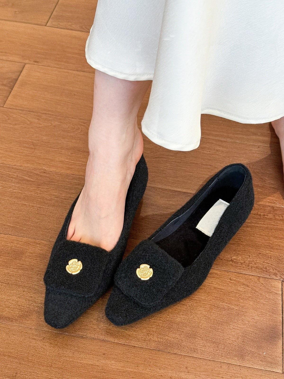 

Autumn and winter! Camellia pointed head shallow mouth single shoes women s new autumn and winter Mao Mao shoes 40 чёрный