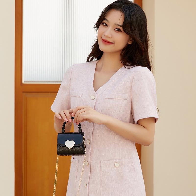 Heart-Shaped Chain Square Bag: Cute 2023 Spring Korean Crossbody Handbag for Women