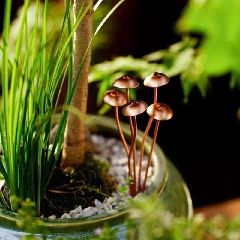Weather Resistant Iron Mushroom Stake Garden Ground Stake with Antique Rusty Designs Outdoor Yard Landscaping Decoration