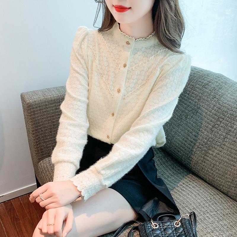Damska koszula w stylu retro koreańskim, z polarową podszewką, bufiastymi rękawami i koronkowym wykończeniem na jesień/zimę 2025