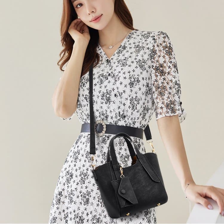 Retro large capacity portable messenger women's bag