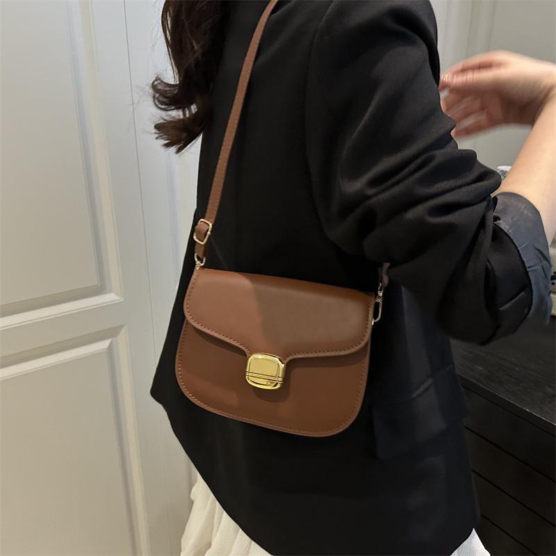 Spring and Summer New Versatile Solid Color Simple High-end Texture Temperament Shoulder Messenger Bag Saddle Bag Women's Bag