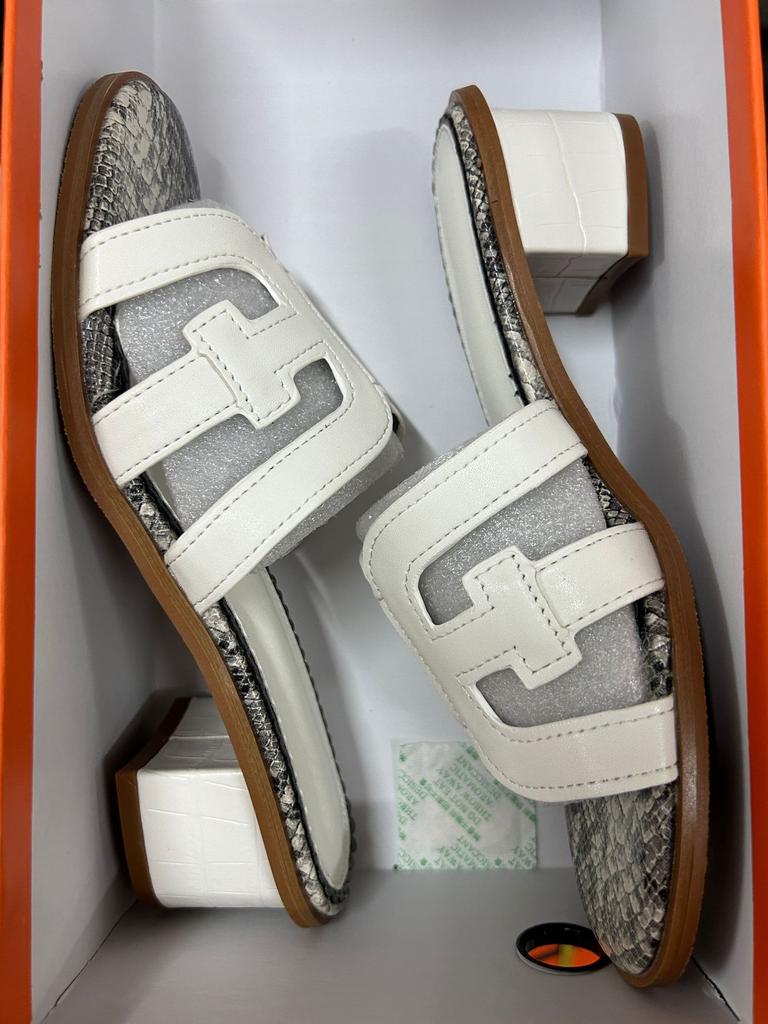 Sheepskin version~ Internet celebrity slippers women's summer wear simple fashion Korean version temperament versatile thick heel beach cool slippers