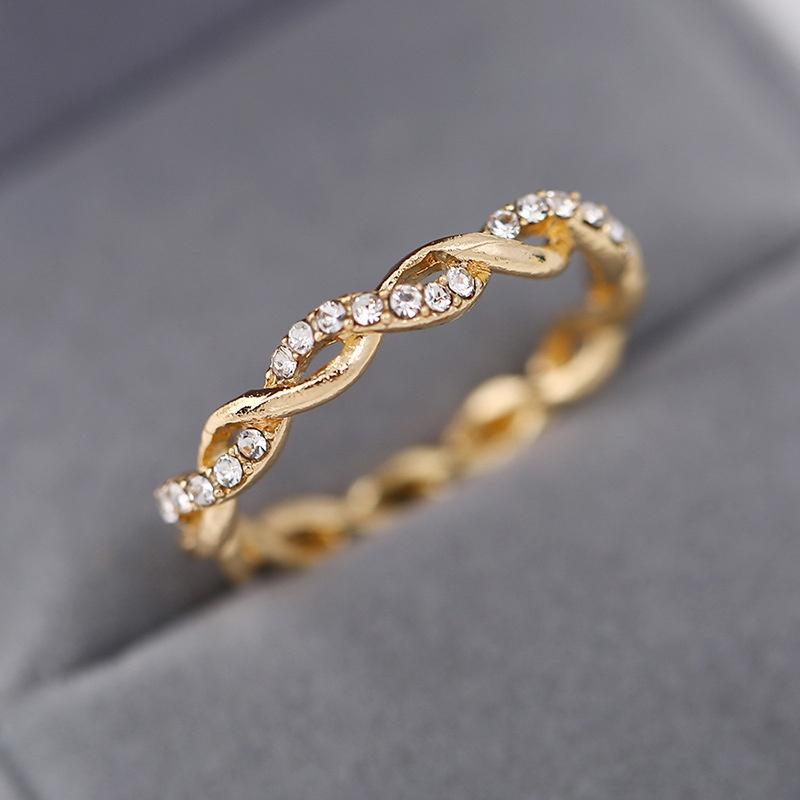 Premium Quality Gold Gemstone Anniversary Ring For Women With Classic Round Cut Design