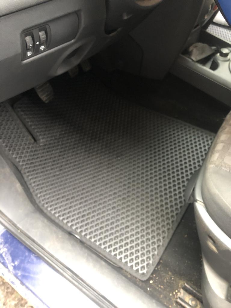 

Килимки EVA (чорні) для Renault Megane II 2004-2009 рр.