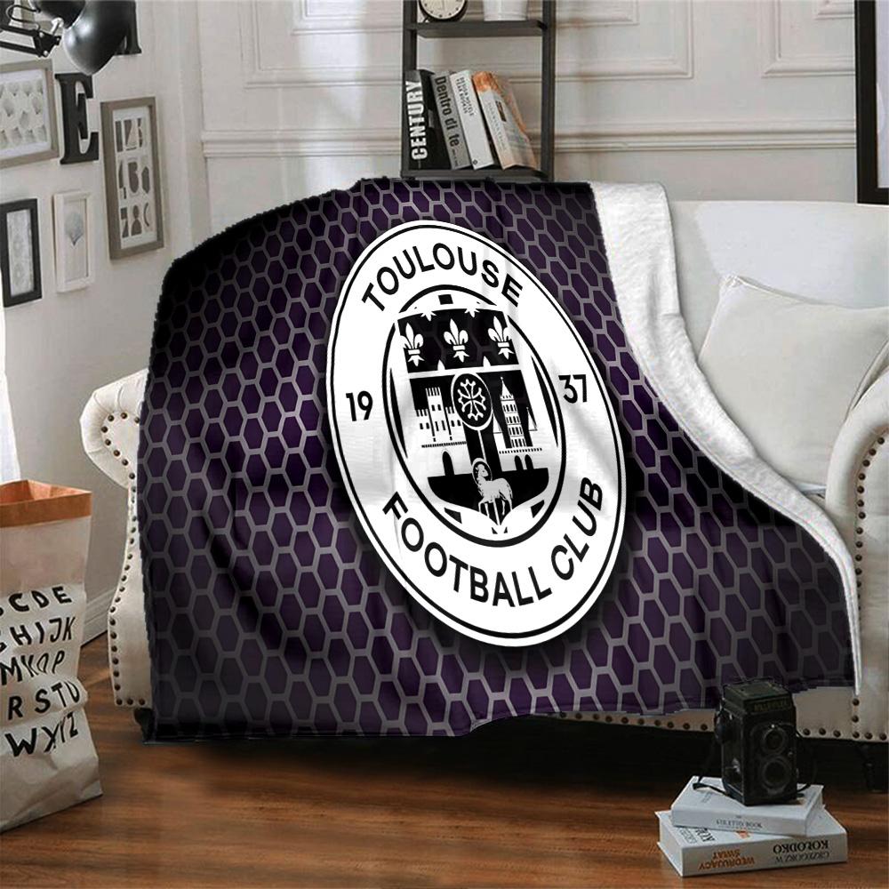 Toul-ouse Crest Design Flannel Blanket, Soft Polyester, Modern Design, All-Season for Camping, Travel, Gifts for Holidays or Birthdays