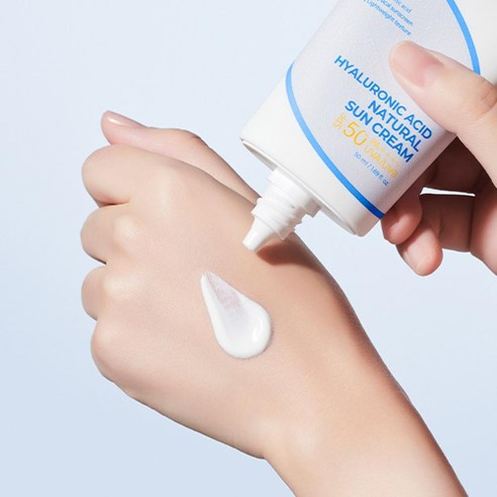 ISNTREE Hyaluronic Acid Natural Sunscreen SPF50+ PA++++ 50ml - UV Shield Protect Hydrate, Korean