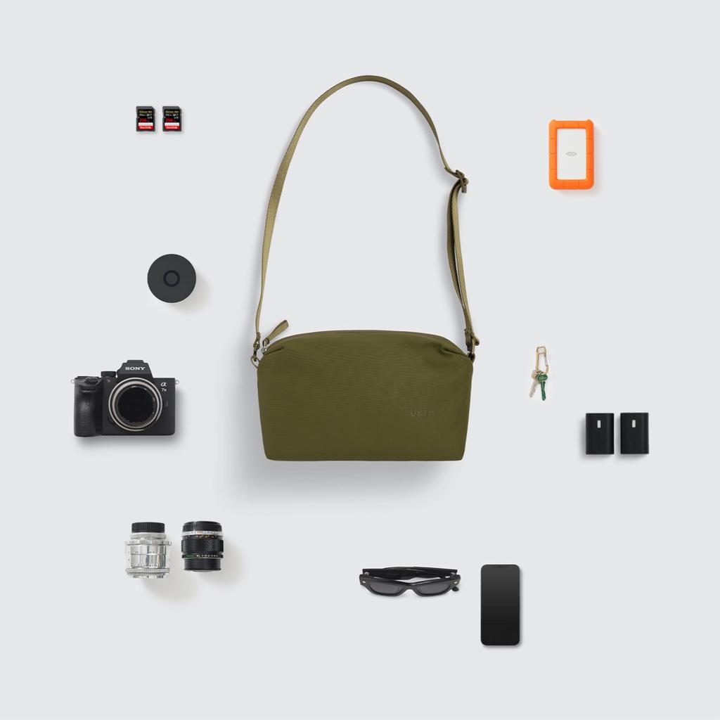 Urth Dolomite Crossbody Camera Sling Bag (Green) 5.1L Camera Bag, Shoulder Bag, Compact Pouch, Divider, Waterproof, Padded