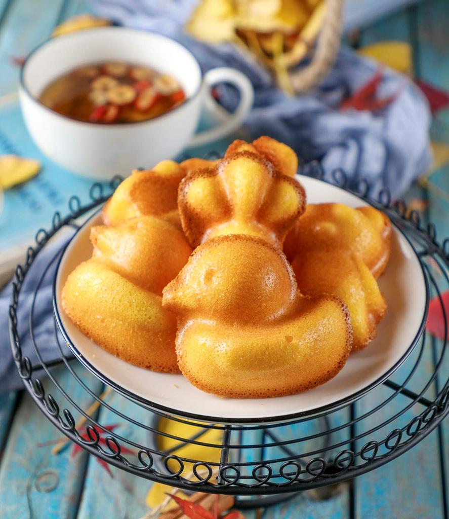 CHEFMADE 8-Cage Animal Vegetable Bread, Carrot Bread Mold, Non-Stick Cake Mold