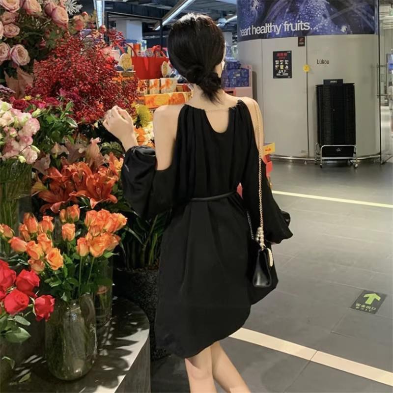 Chic French Shoulder-Baring Long-Sleeve A-Line Dress – Autumn Slim-Fit Halter Style for Women