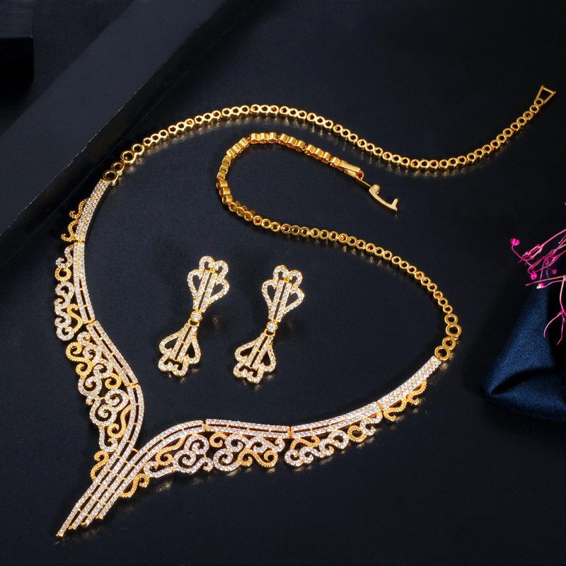 T0159 Utsökt elektropläterat 18K guld smyckesset med diamanter Bröllopstillbehör Halsband Örhängen Set Kedja