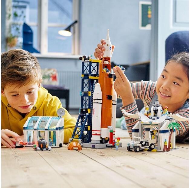 LEGO City 60351 Rocket Launch from the Cosmodrome