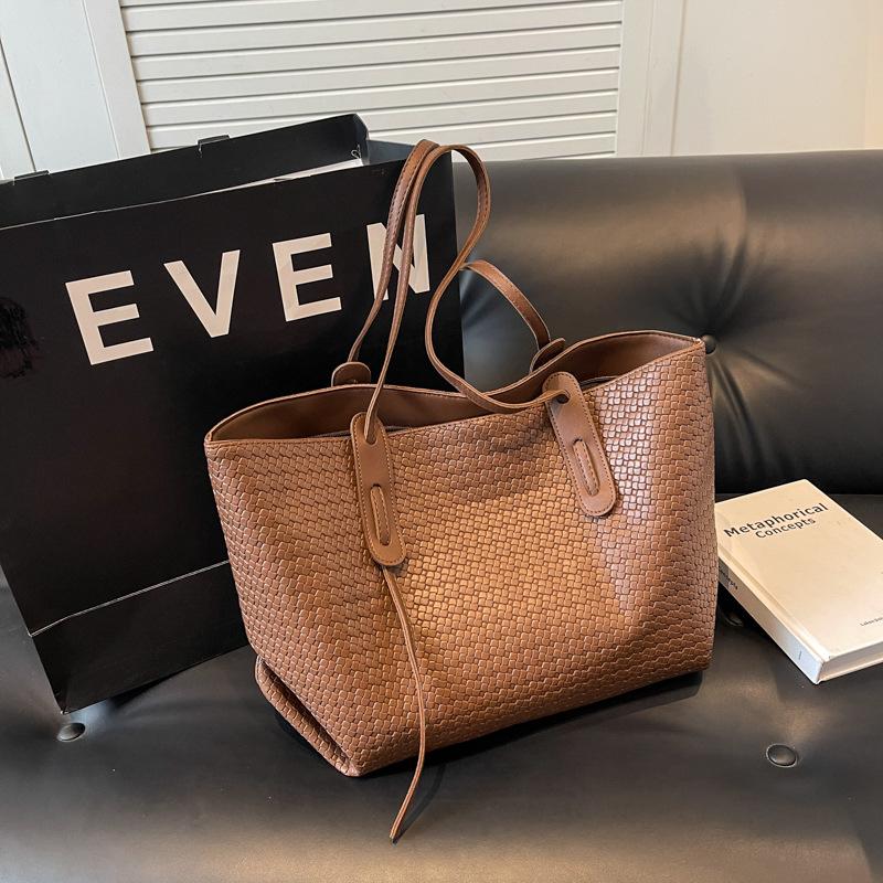 Large Capacity Woven Pattern Bag Women's 2025 New Early Autumn Retro Versatile Shoulder Underarm Bag Casual Portable Tote Bag