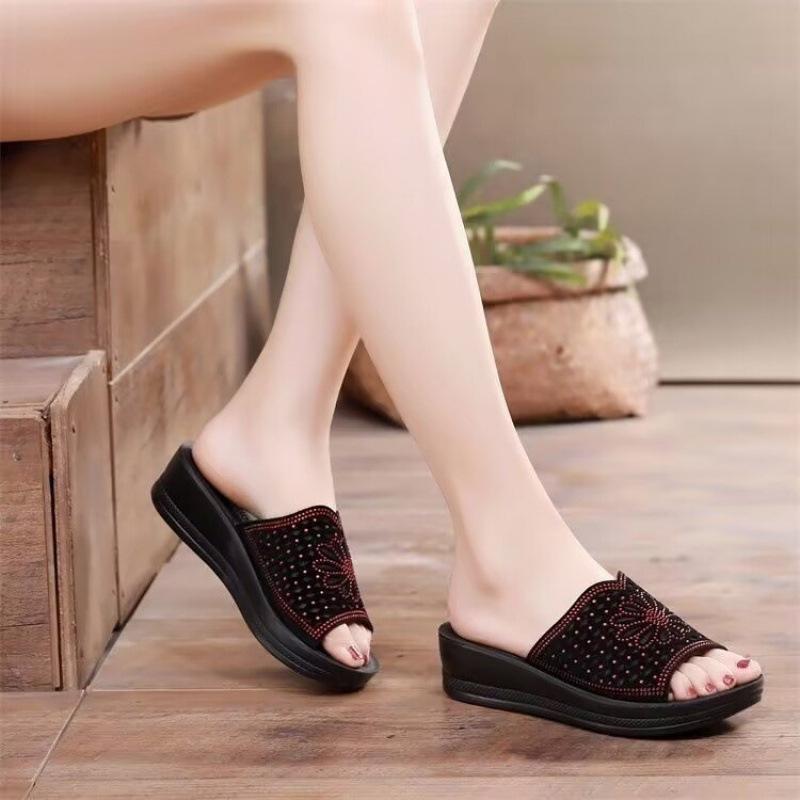 Summer Fashion Middle-aged Women's Slippers Mother Cool Slippers Women Wear Soft-soled Non-slip Comfortable Flat Sandals