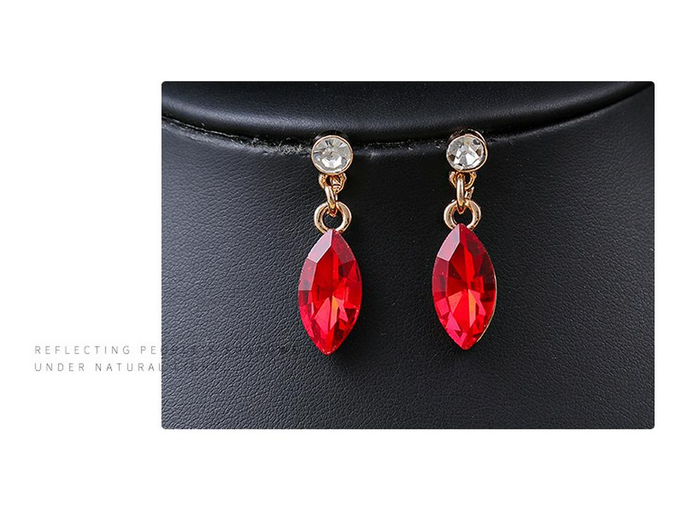 European & American Retro Crystal Necklace Set: Women's Luxury Evening Dress Clavicle Chain