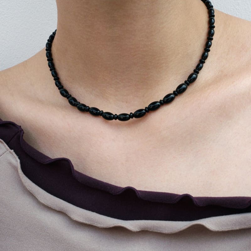 

MONDAY EDITION Black Bloom Oval Necklace Black