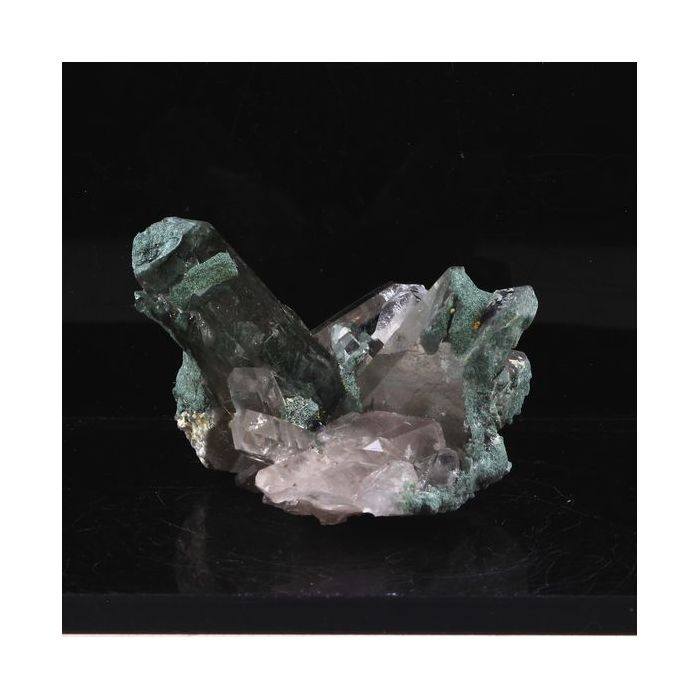 Pierres et Minéraux. Quartz + Chlorite. 106.20 ct. Rif Fournel, Freney d'Oisans, Isère, France.