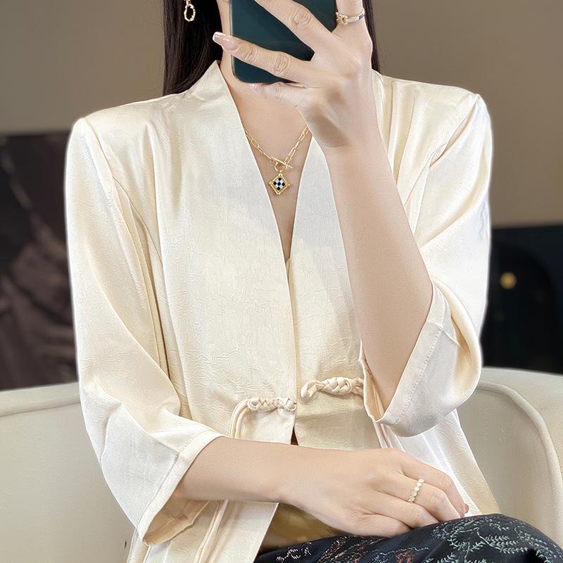 

Women s Thin Satin Silk Cardigan with V-Neck and Frog Buttons - Chinese Style Seven-Sleeve Spring/Summer Top L (Fits 100-125 kg) шампанського