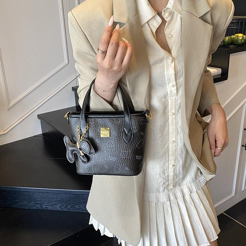 Today's Popular Bags, New Autumn and Winter Texture Niche Shoulder Bags, Versatile Messenger Bucket Bags