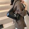 Niche underarm bag women's high-end sense retro versatile commuter bag autumn and winter portable shoulder bag