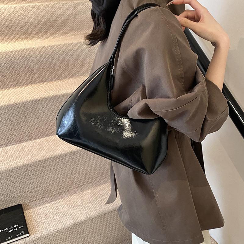 Niche underarm bag women's high-end sense retro versatile commuter bag autumn and winter portable shoulder bag