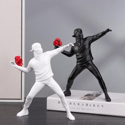 Banksy Wirft Blumen Ornamente Abstrakte Kunstwerke Skulpturen Figuren Ornamente Wohnzimmer Arbeitszimmer Heimdeko Handwerksprodukt