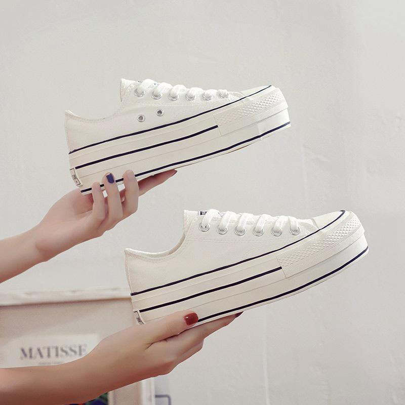 "Retro 1970s Thick-Soled Women's Canvas Sneakers – All-Match Low-Top White Shoes for Height Boost and Casual Style"