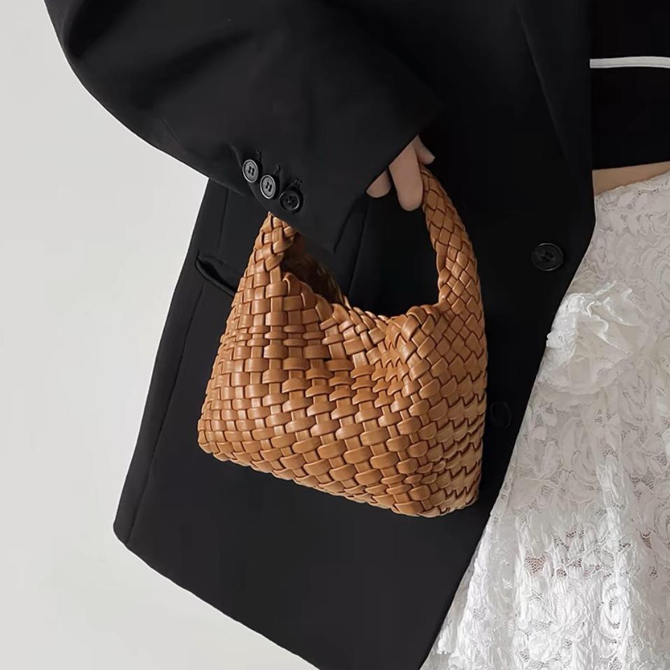 Hand-Woven Women's Summer Handbag: High-End Niche Design, Versatile for Shoulder and Vegetable Basket Style