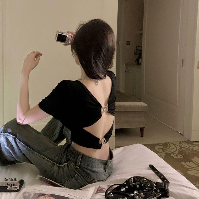 Black Backless Short Sleeve Women's T-shirt – Sleek Summer Design with Slimming, Elegant Fit