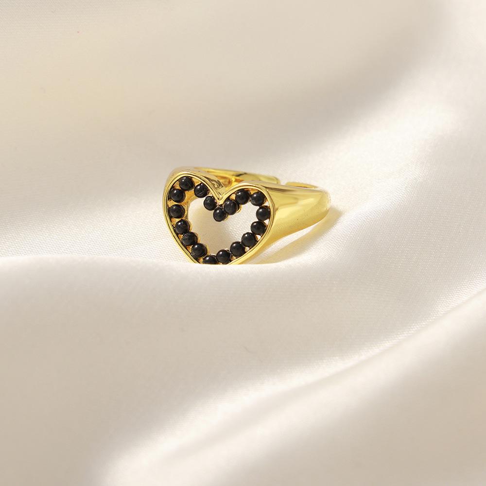 European & American Geometric Gilded Copper Heart Ring with Smooth Surface Design & Creative Imitation Pearl – Trendy Luxury Couple Rings for Women.