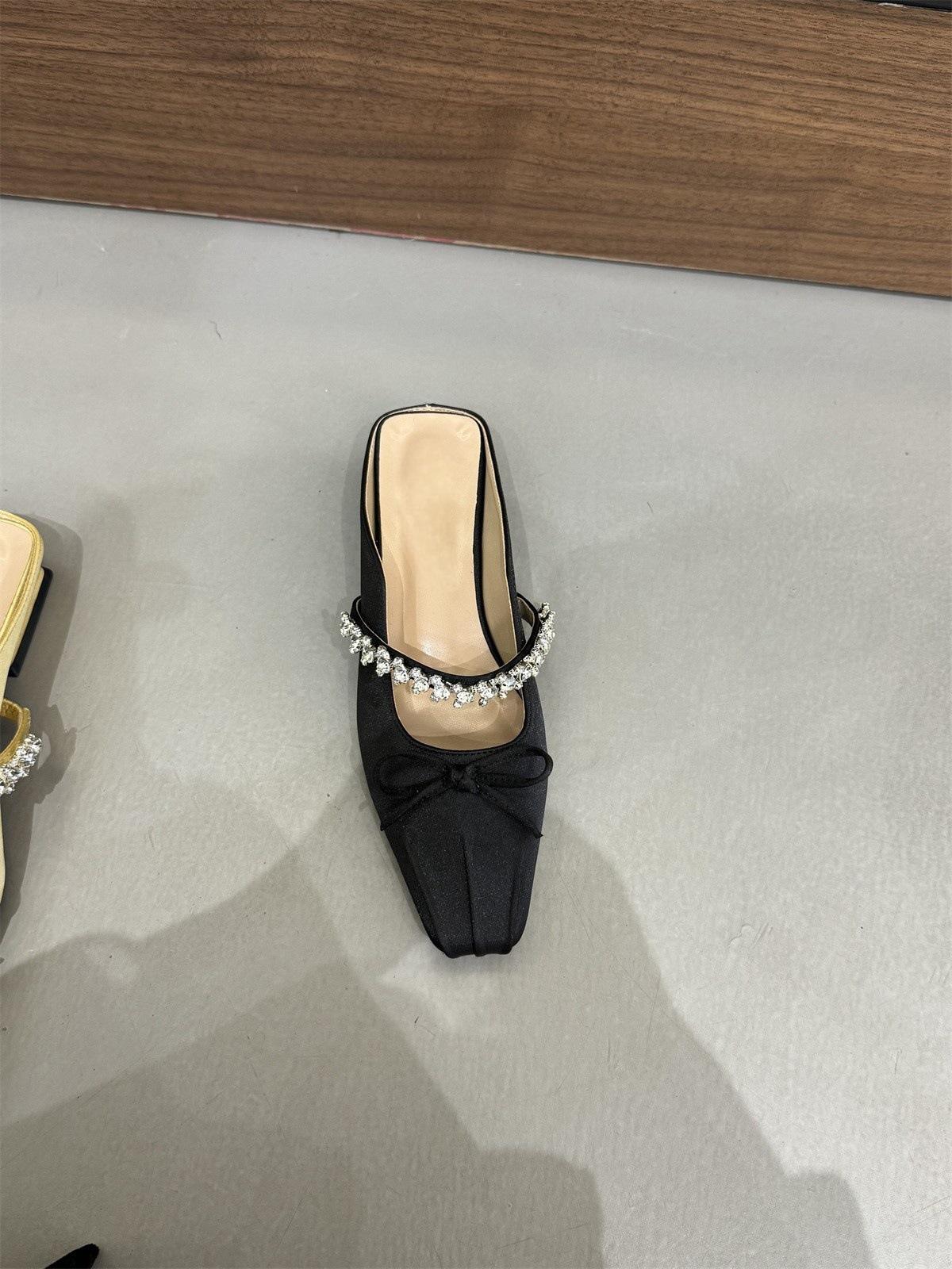 

Темперамент маленькая квадратная голова фея ветер и вода алмаз слово со светом рот мешок голова полутапочки толстый каблук бант полуперетаскивание одиночные туфли 40 чёрный