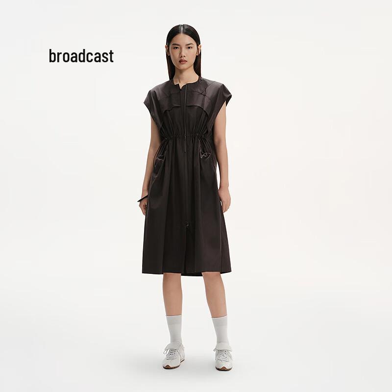 

Broadcast Chic Waist-Cinching Sleeveless Midi Dress L