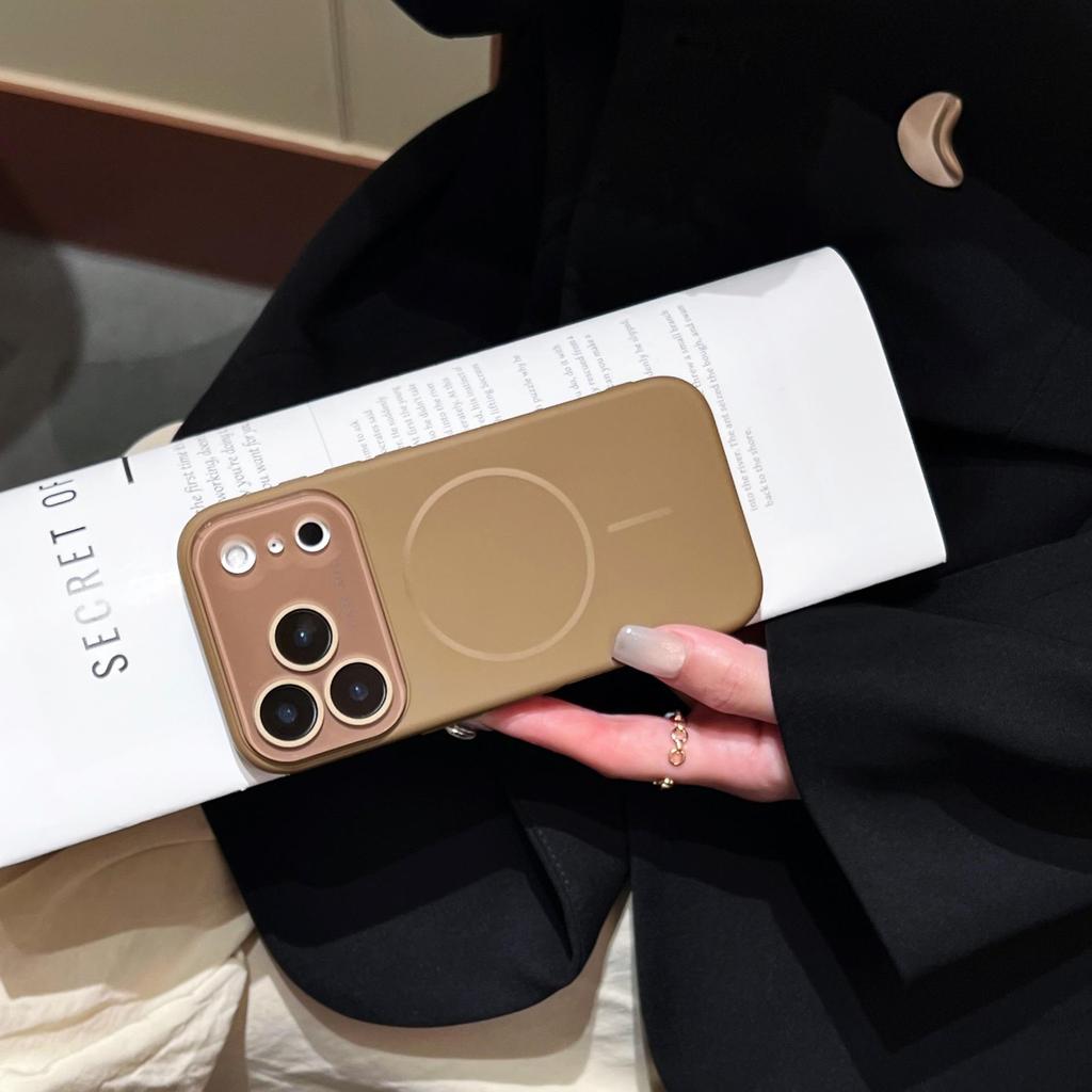 Husă Antișoc din Silicon Lichid pentru iPhone 17 Pro Max – Design cu Fereastră Mare