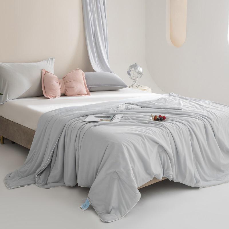 Class A Ice Cream Cooling Silk Quilt: Lightweight, Machine Washable Summer Air Conditioning Blanket