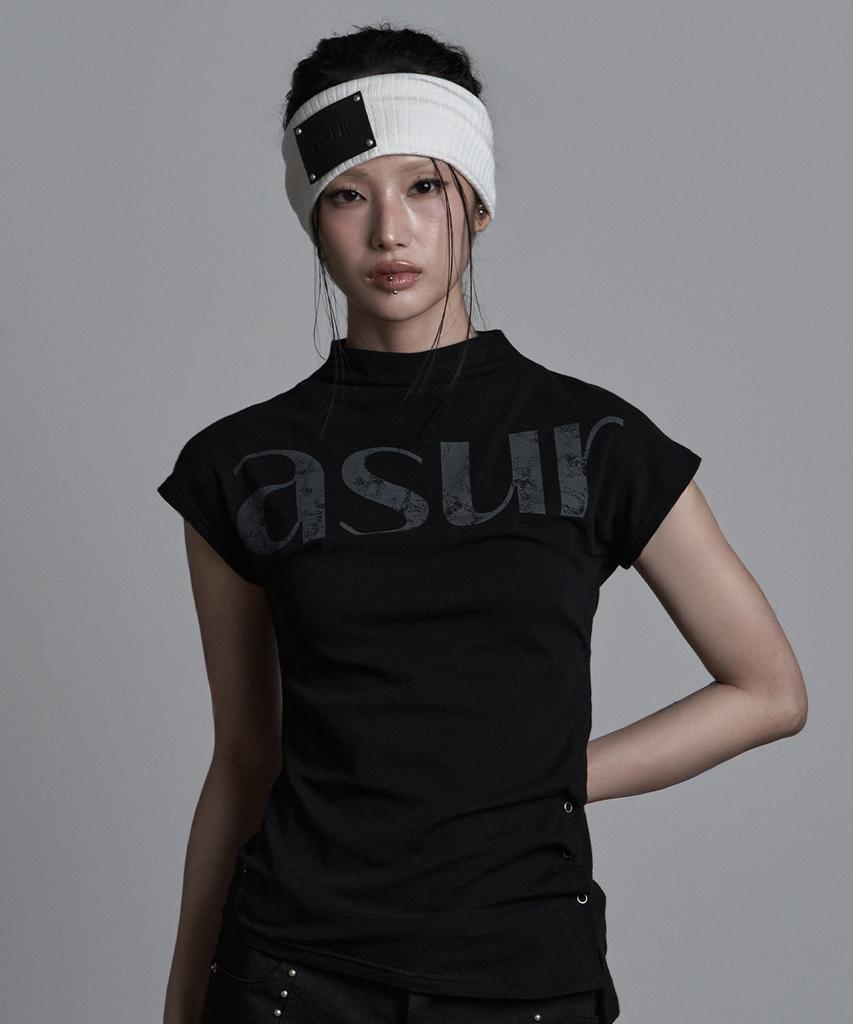 Aejeuyua Side Snap Half Neck T-Shirt Black