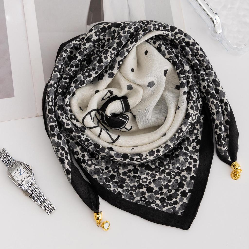 Women's Magnetic Buckle Cotton Scarf - Stylish, Lightweight, Comfortable Neck Protection
