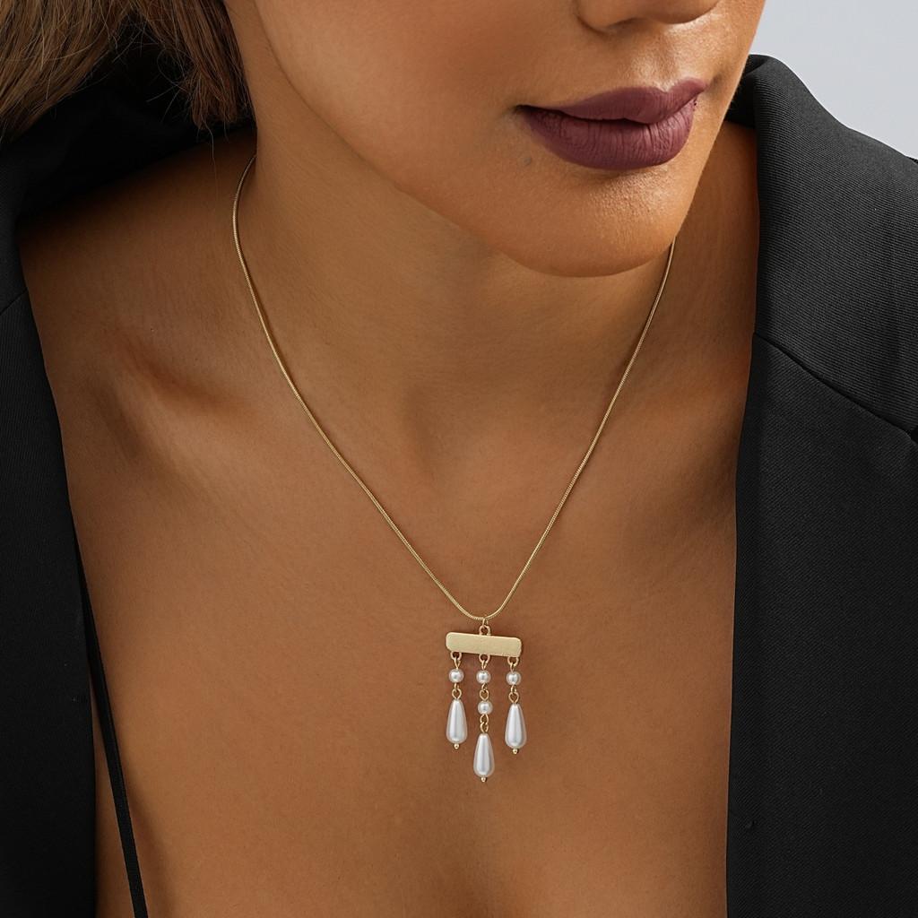 Stylish Geometric Alloy Necklace Featuring Trendy Pearl Pendant And Chic Tassels