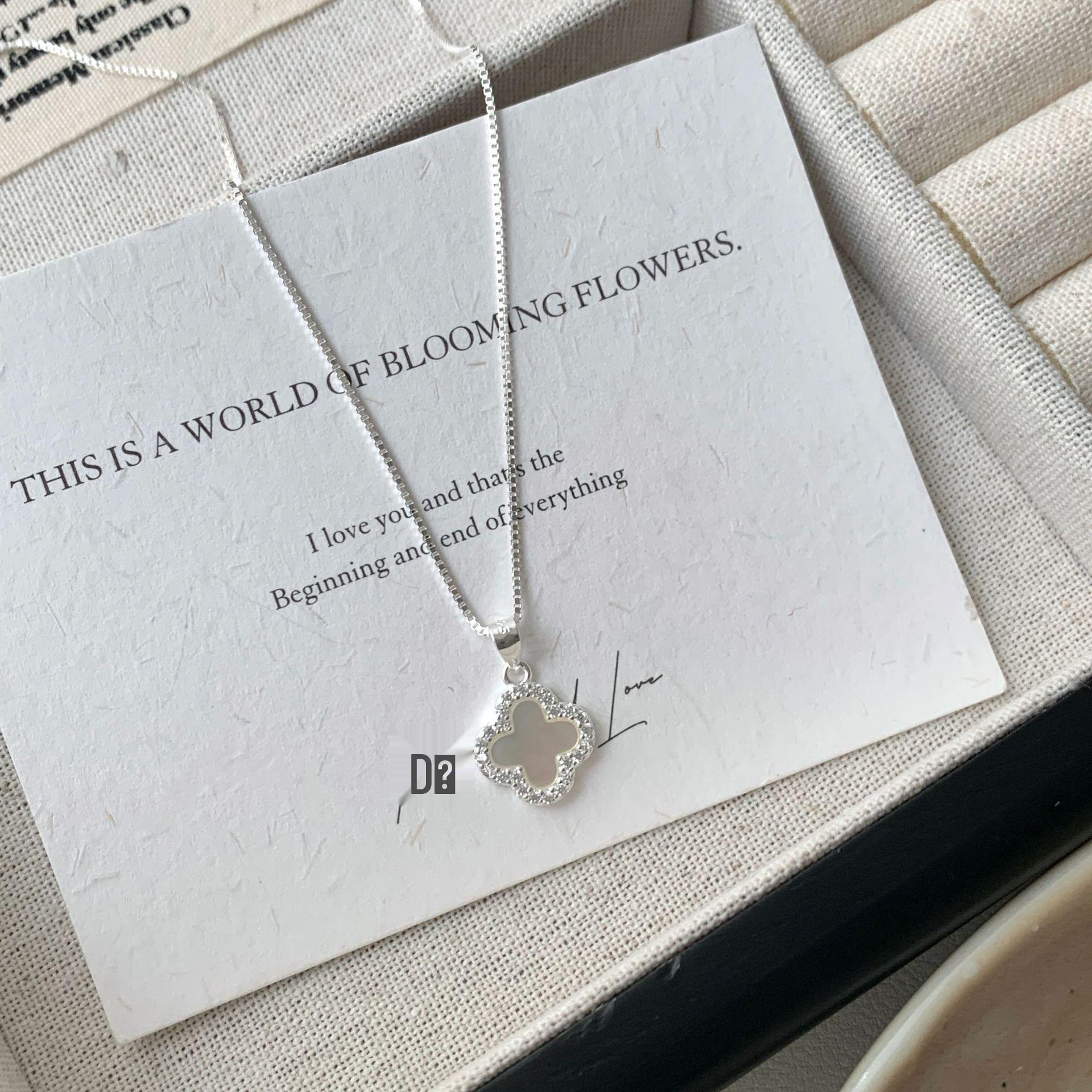 Mother-of-Pearl Four-Leaf Clover Necklace for Women - Light Luxury, Classic Style, High-End Elegance, Clavicle Chain