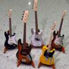 BANDAI Fender Elektrische Gitaar Actiefiguren Model Capsule Speelgoed Muziekinstrument Scène Ornament Tafelblad Ornament Kinderen Cadeaus