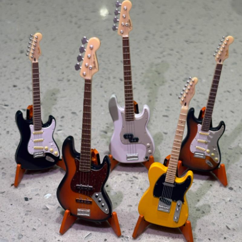 BANDAI Fender elektriskās ģitāras darbības figūriņas