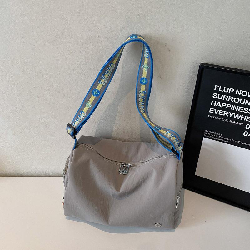 New Casual Sports Style Large-capacity Messenger Bag Women's Daily Multi-purpose Shoulder Bag