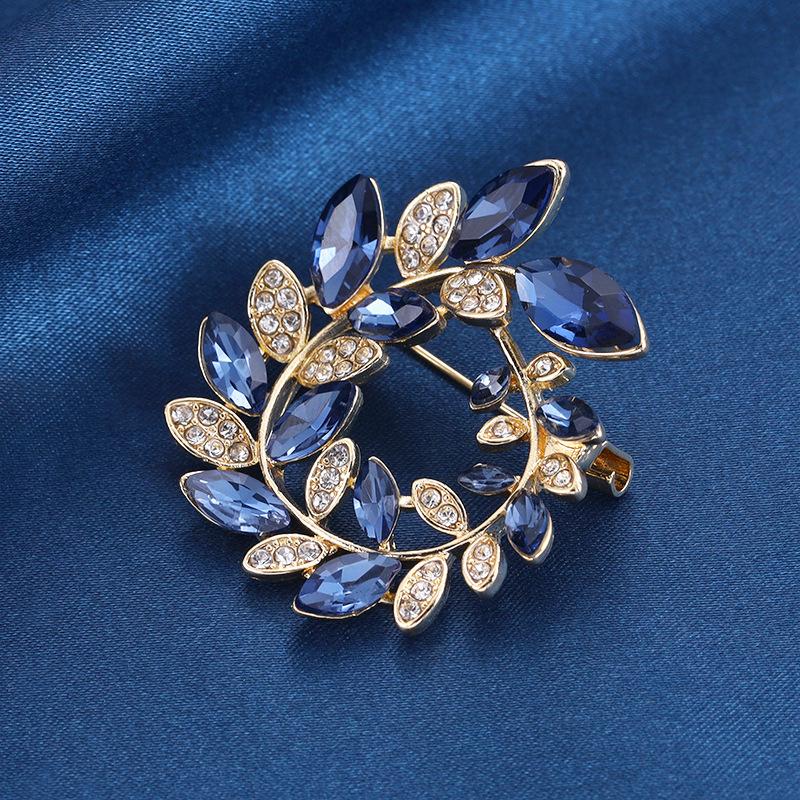 2023 Women's Crystal Brooch: Creative and Luxurious Niche Design