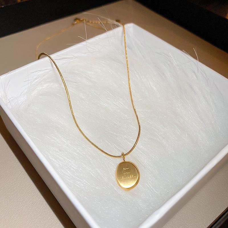 Koreanische exquisite Zirkonia-Blumenkette: Elegantes, vielseitiges Design für einen stilvollen Akzent
