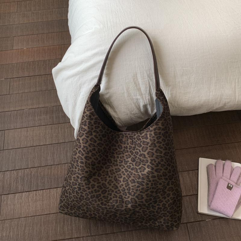 

Нишевая сумка-тоут женская 2025 осень новая ретро леопардовый принт сумка подмышку зарубежная большая вместимость плечевая тканевая сумка тренд